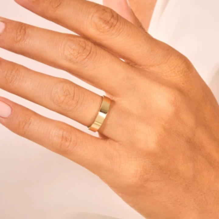 Johana – egyetlen gyémánttal díszített gyűrű.