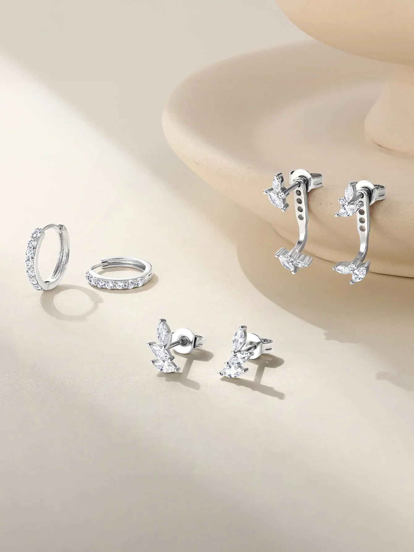 Tereza – Finom arany fülbevalók tiszta vonallal.