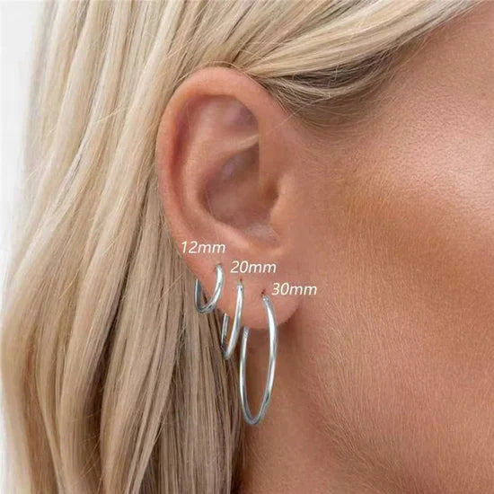 Sabina – Fényes szerkezetű fülbevalók.