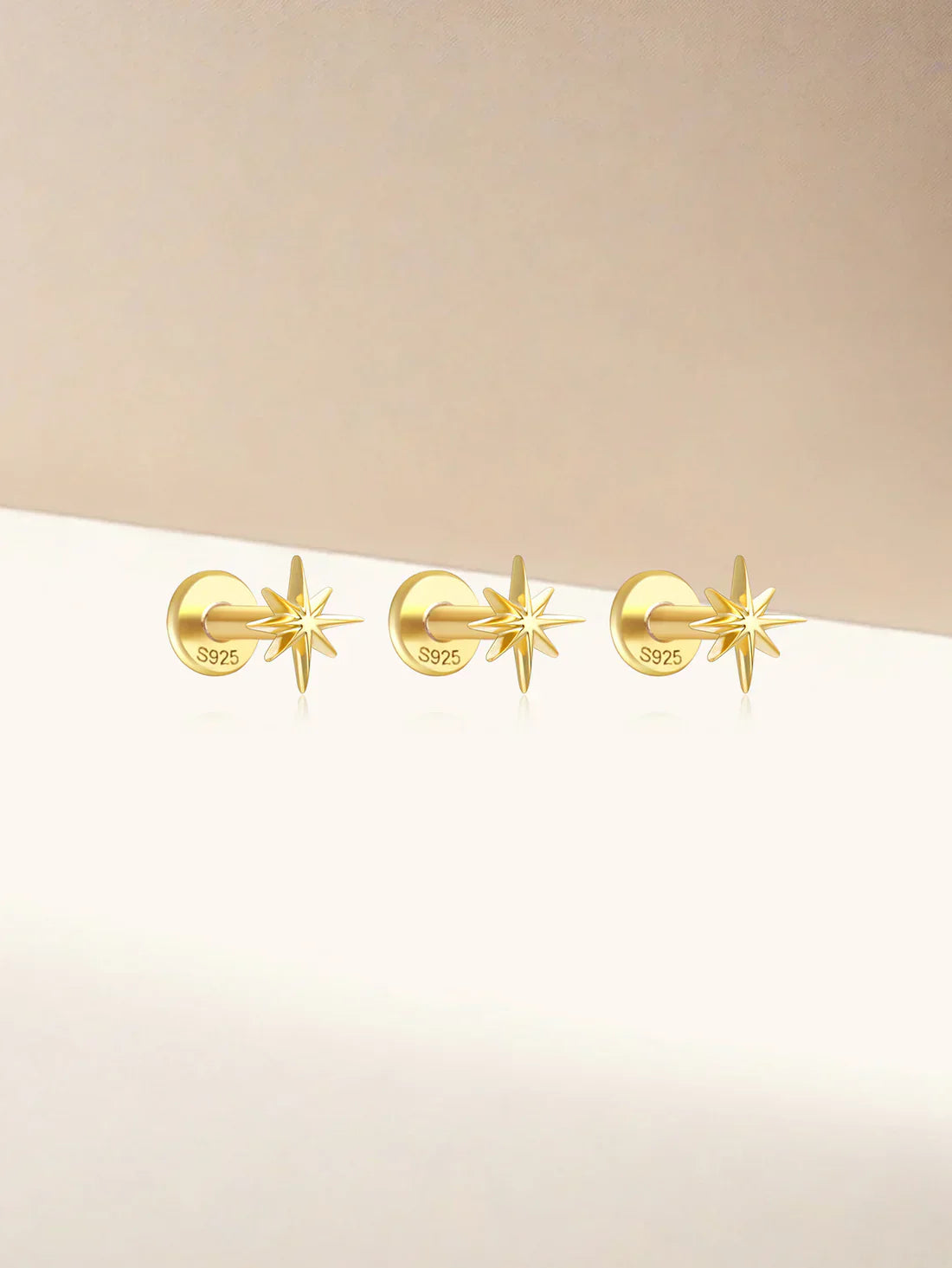 Kateřina – Arany fülbevalók lágy ívvel.