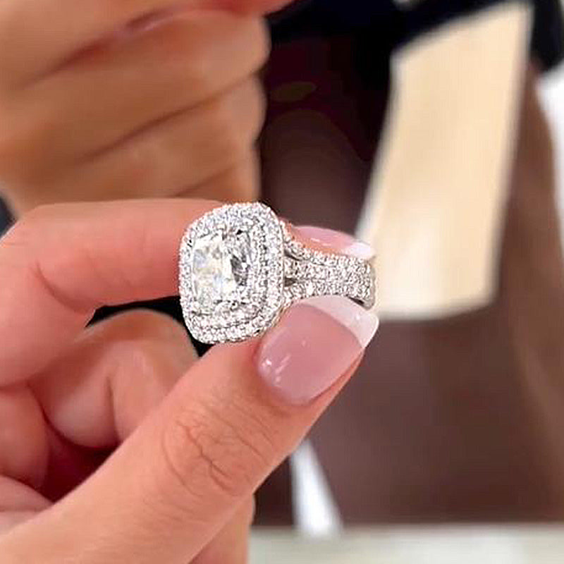 Frieda – Egyszerű gyűrű kerek kővel.