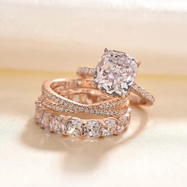 Iris – Gyémántgyűrű ovális kővel.