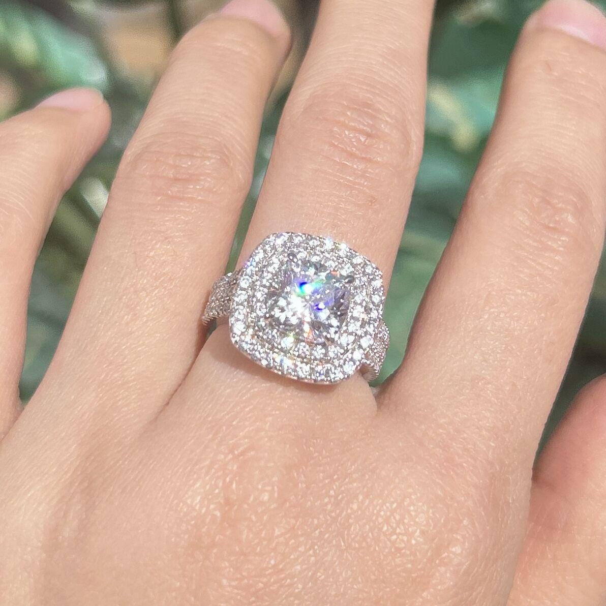 Frieda – Egyszerű gyűrű kerek kővel.