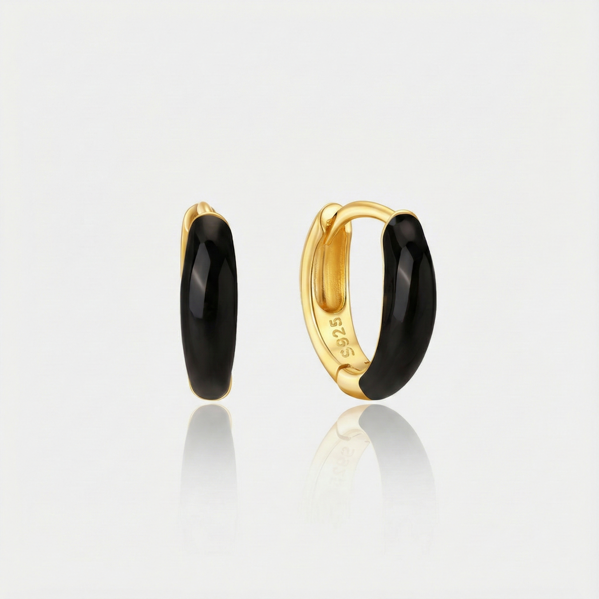 Theresia – Arany fülbevalók lágy ívvel