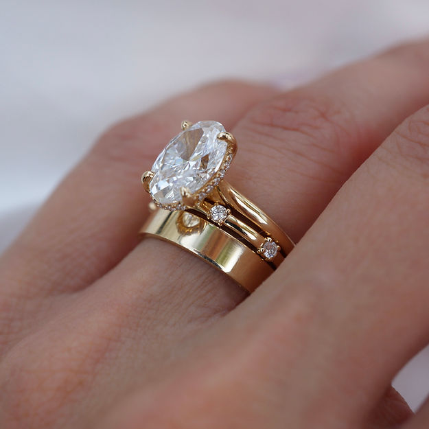 Johana – egyetlen gyémánttal díszített gyűrű.