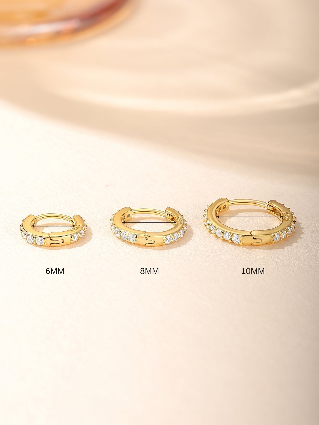 Anneliese – Arany gyűrűk lágy ívvel