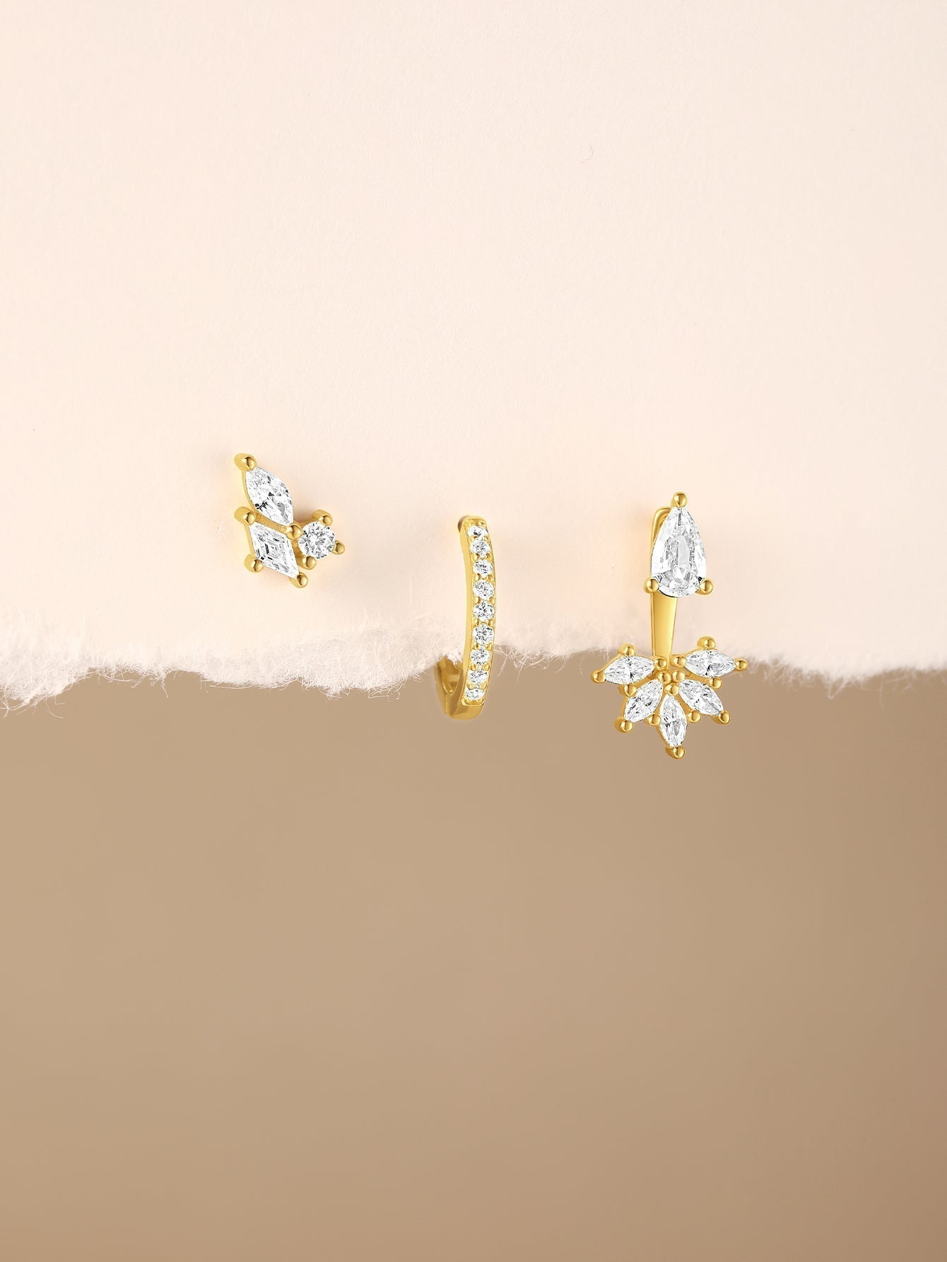 Magda – Finom arany fülbevalók lágy ragyogással.