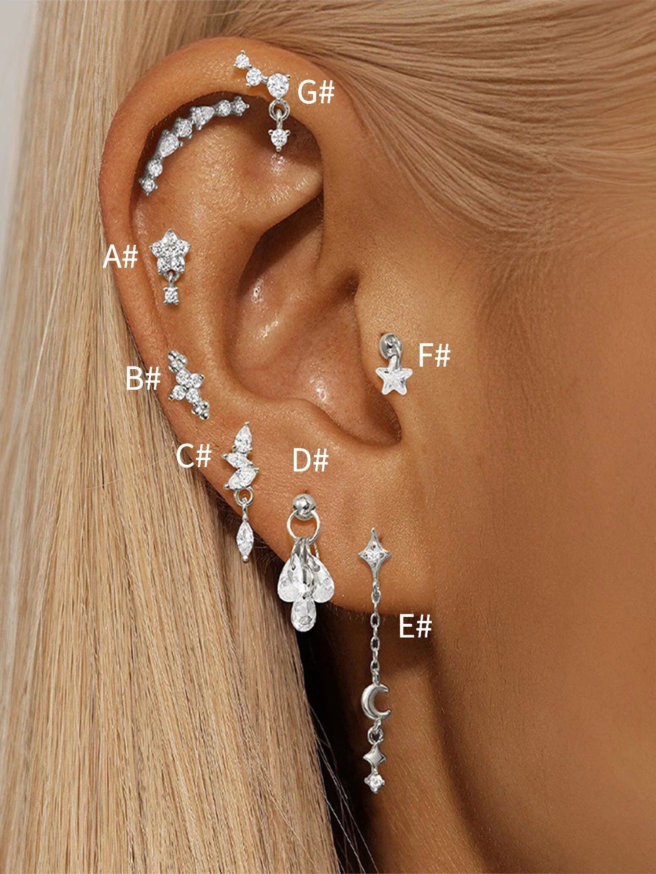 Selina – Finom arany fülbevalók mozgó részlettel.