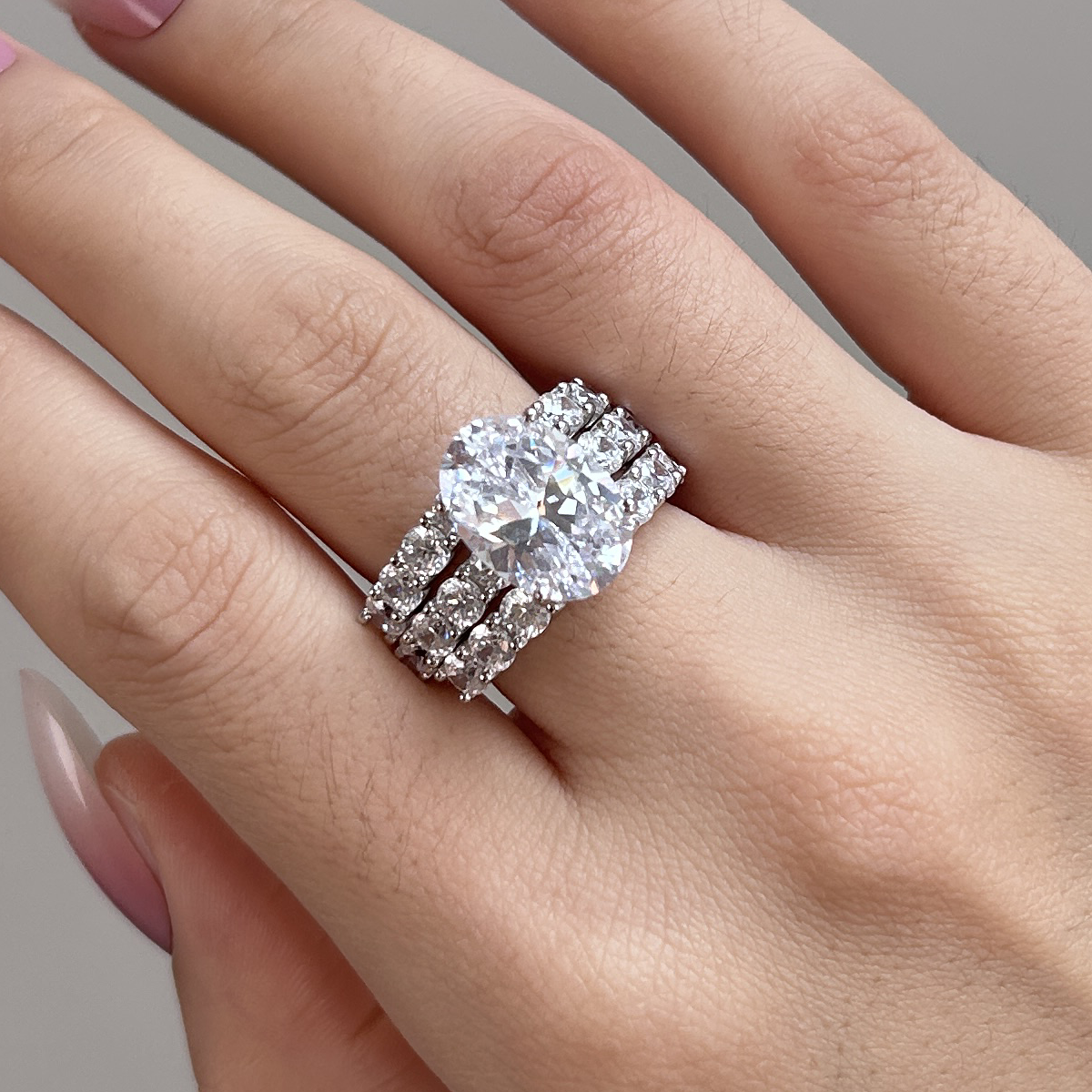 Greta – Ezüst gyémántgyűrű díszítéssel.