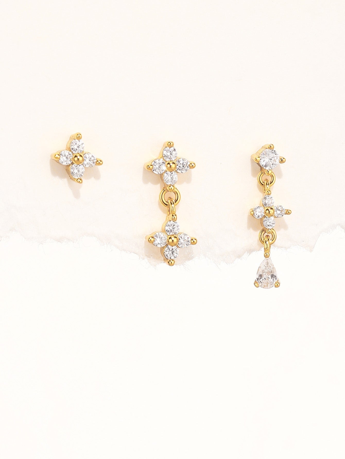 Anika – Arany fülbevalók finom mozgással.