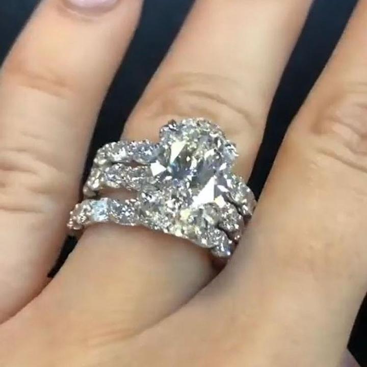 Greta – Ezüst gyémántgyűrű díszítéssel.