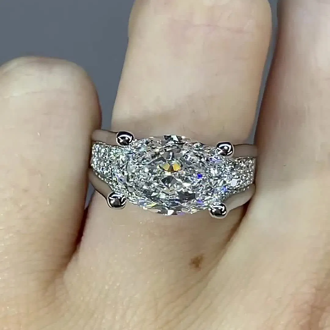 Viktorie – Csillogó gyűrű oldalsó akcentussal.