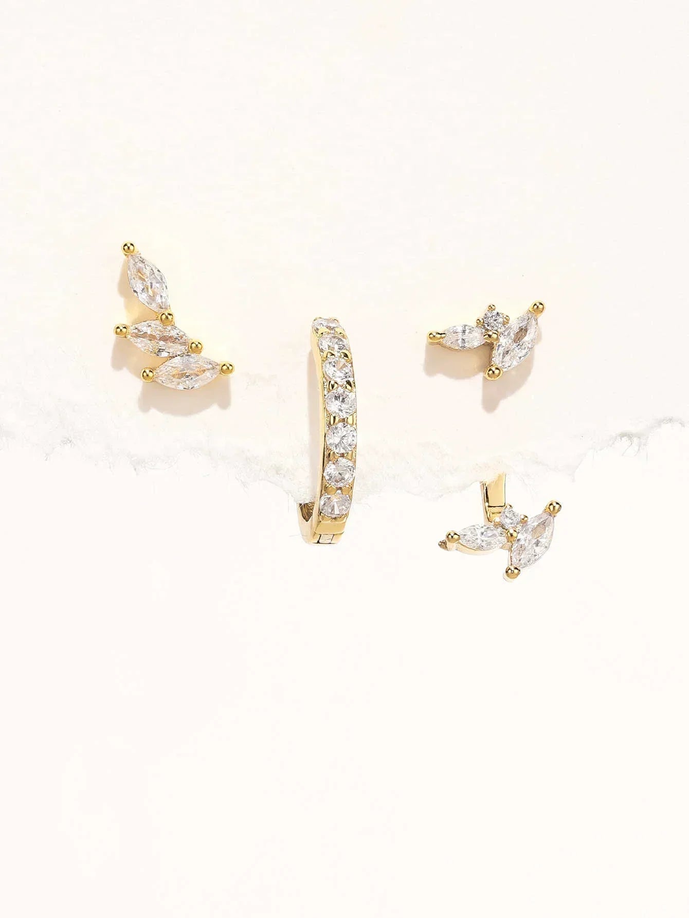 Tereza – Finom arany fülbevalók tiszta vonallal.