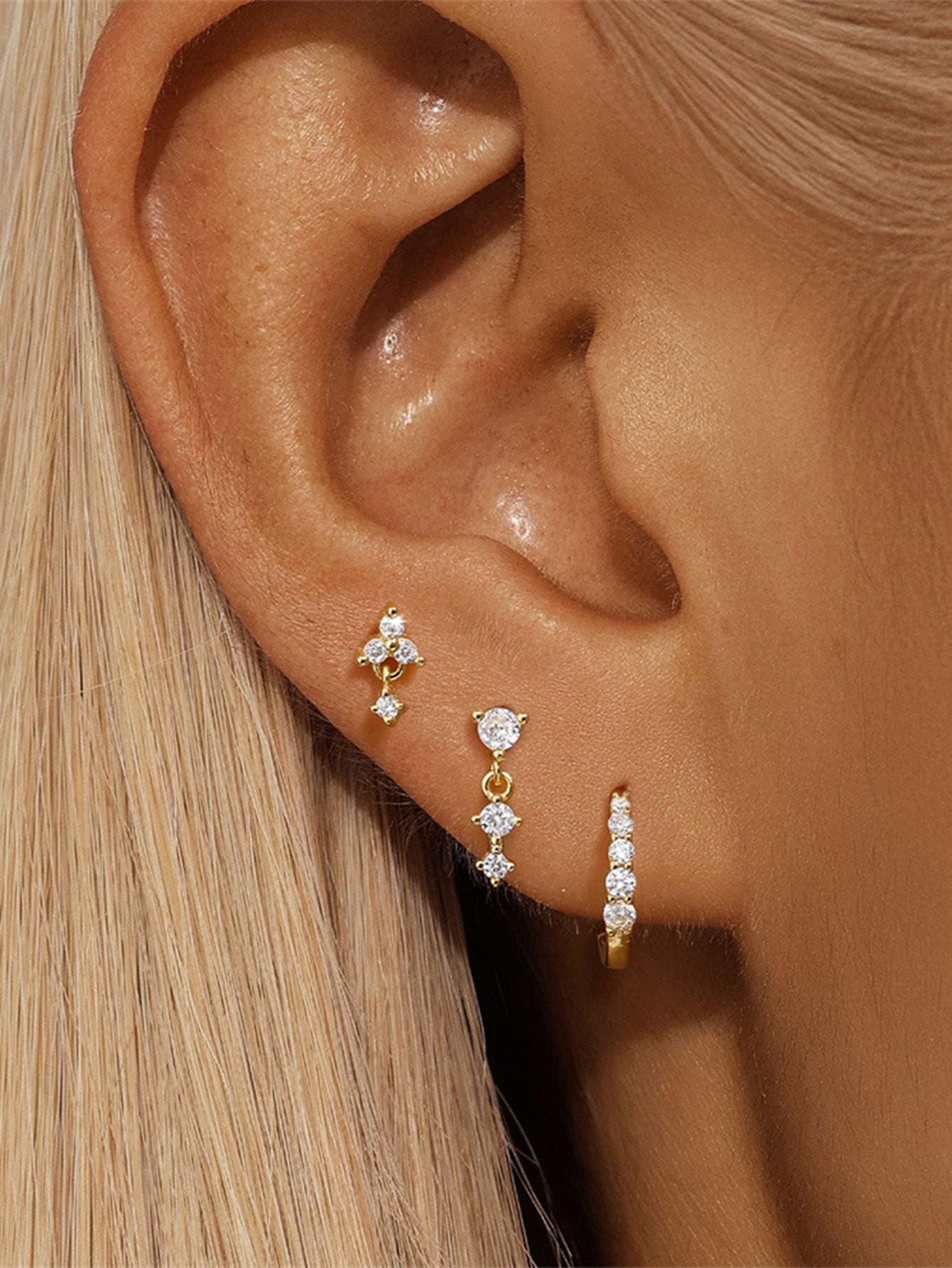 Eva – Arany fülbevalók egyszerű fényességgel