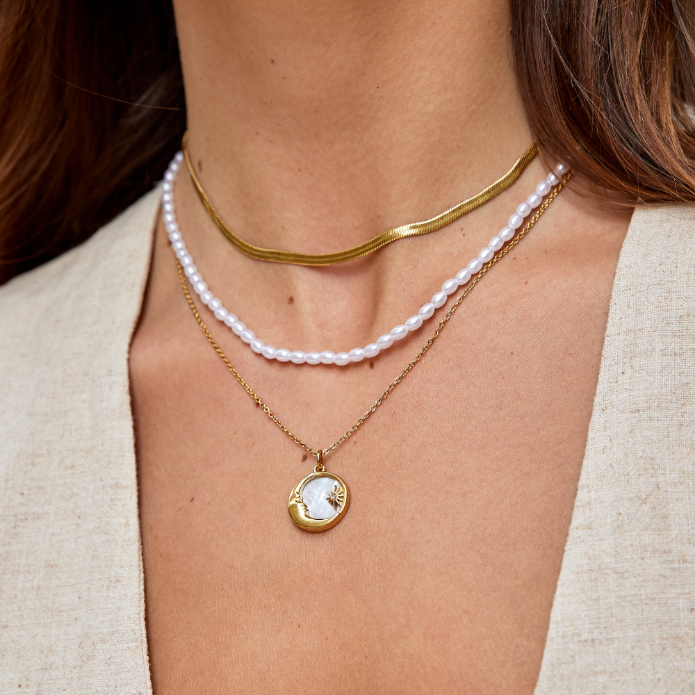 Luzie – Arany kígyónyaklánc, finom fényű.