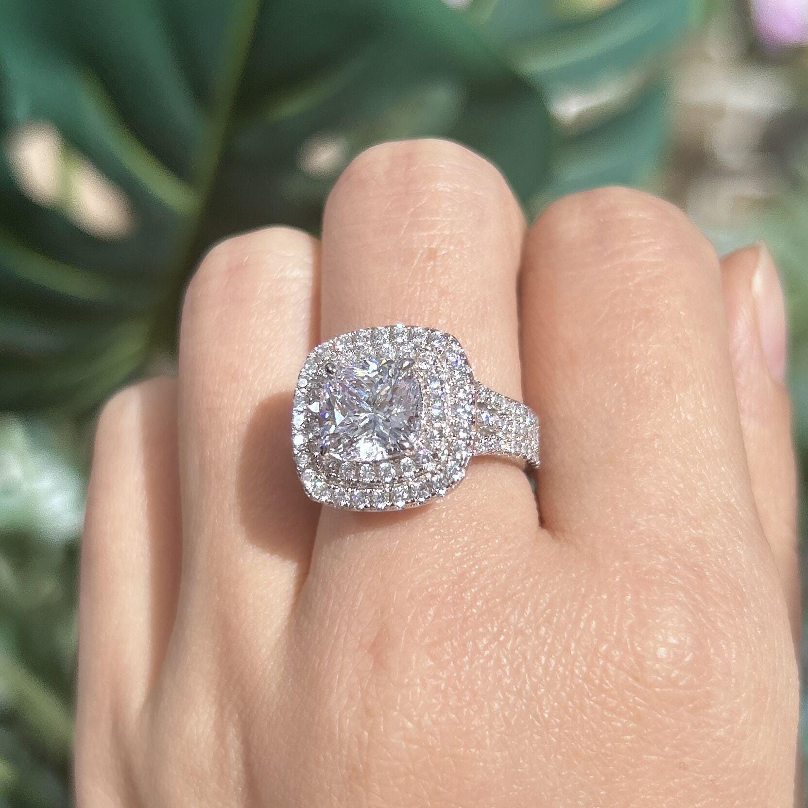 Frieda – Egyszerű gyűrű kerek kővel.