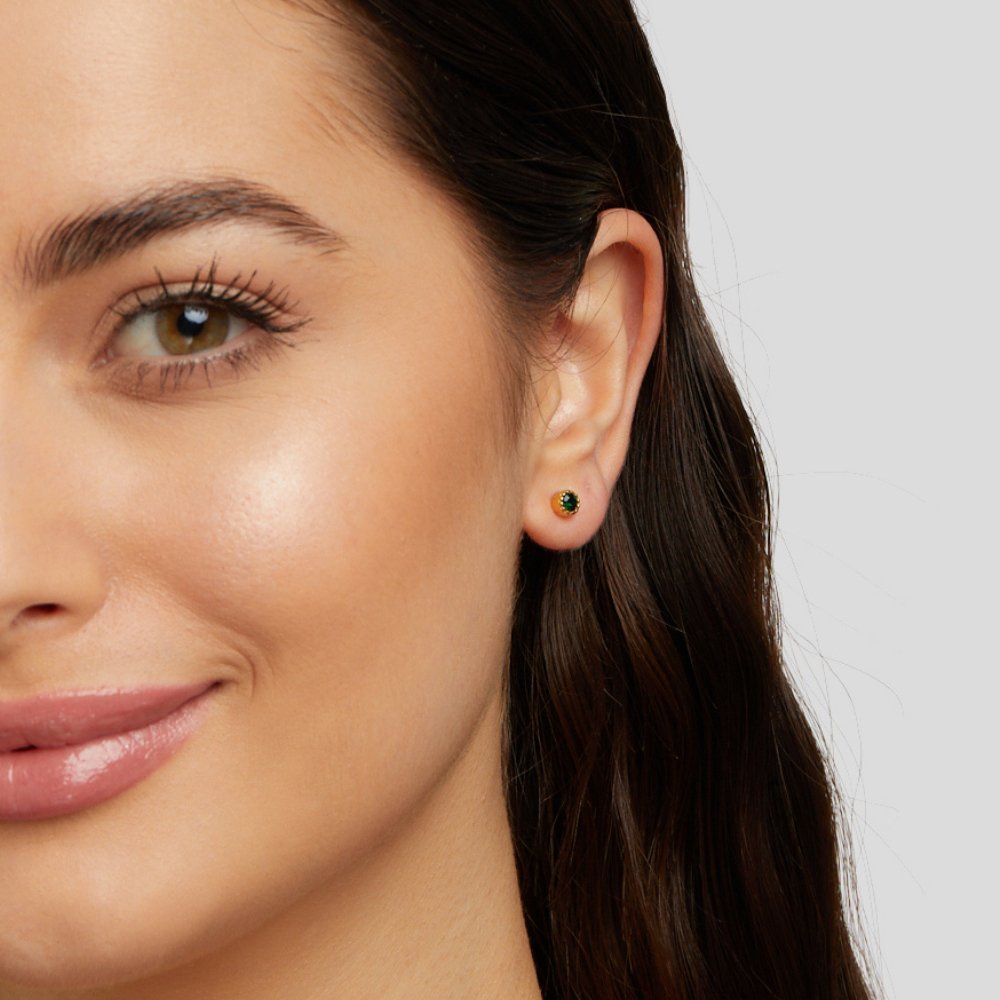 Viktória – arany fülbevalók zöld kővel.