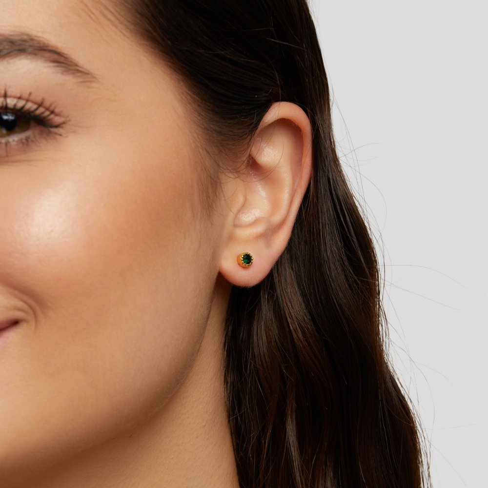 Viktória – arany fülbevalók zöld kővel.