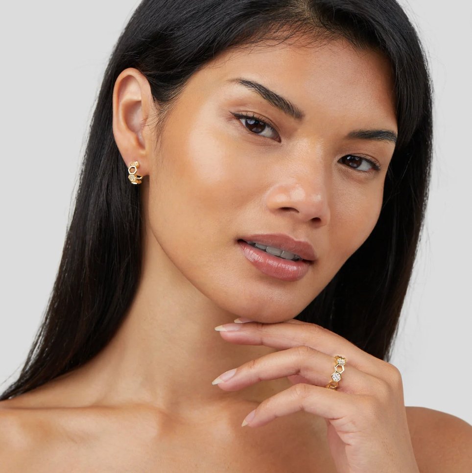 Friederike – Aranygyűrű gyöngyös akcentussal.