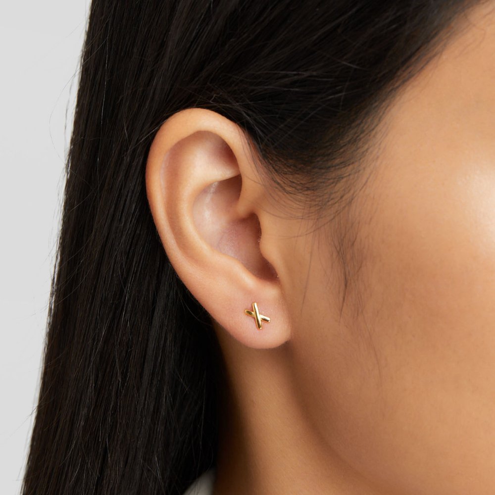 Líza – Arany fülbevalók ágat formázó kivitelben.