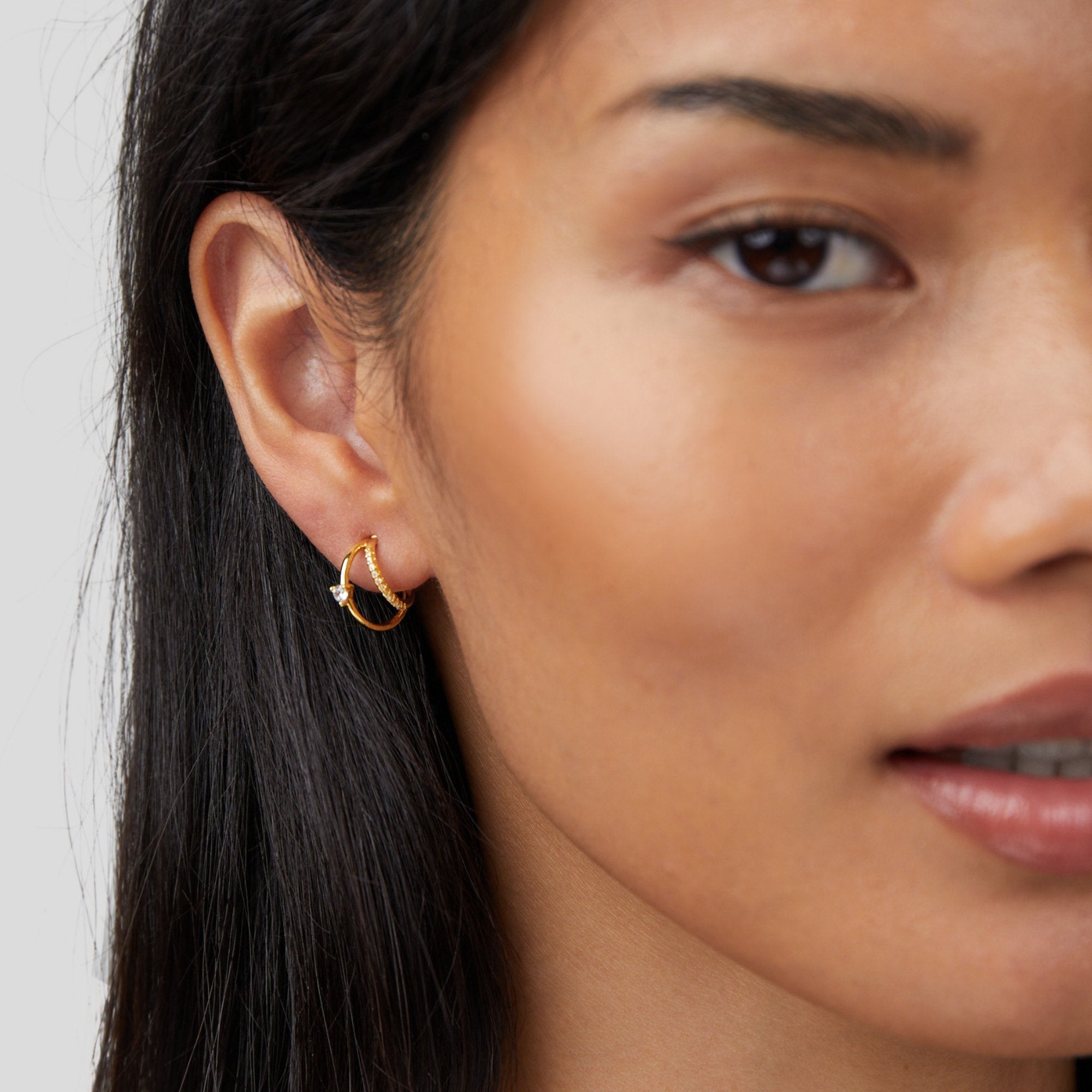 Mariana – Ezüst fülbevalók vékony siluettel.