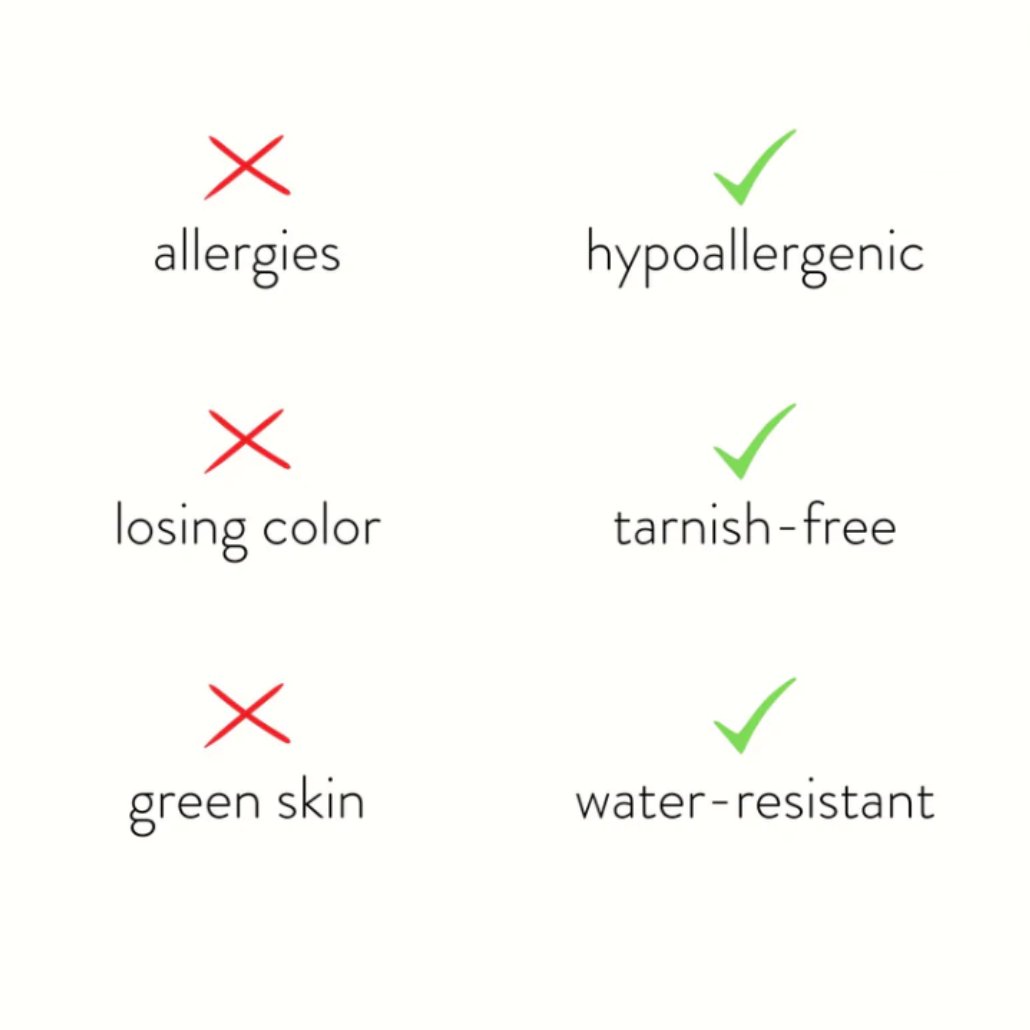 Selina – Arany nyaklánc sötét kővel.