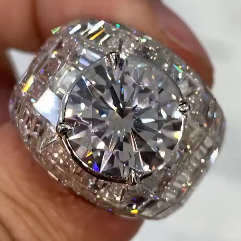 Anna-Lena – Ezüst gyémántgyűrű kerek vágással.